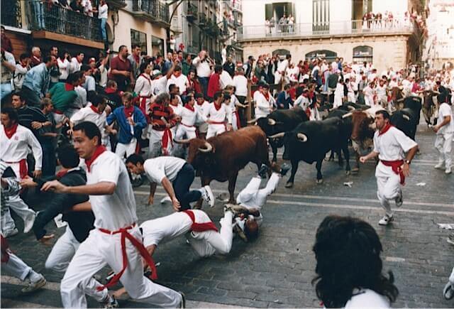 Running-of-the-Bulls-Pamplona-Spain (1)